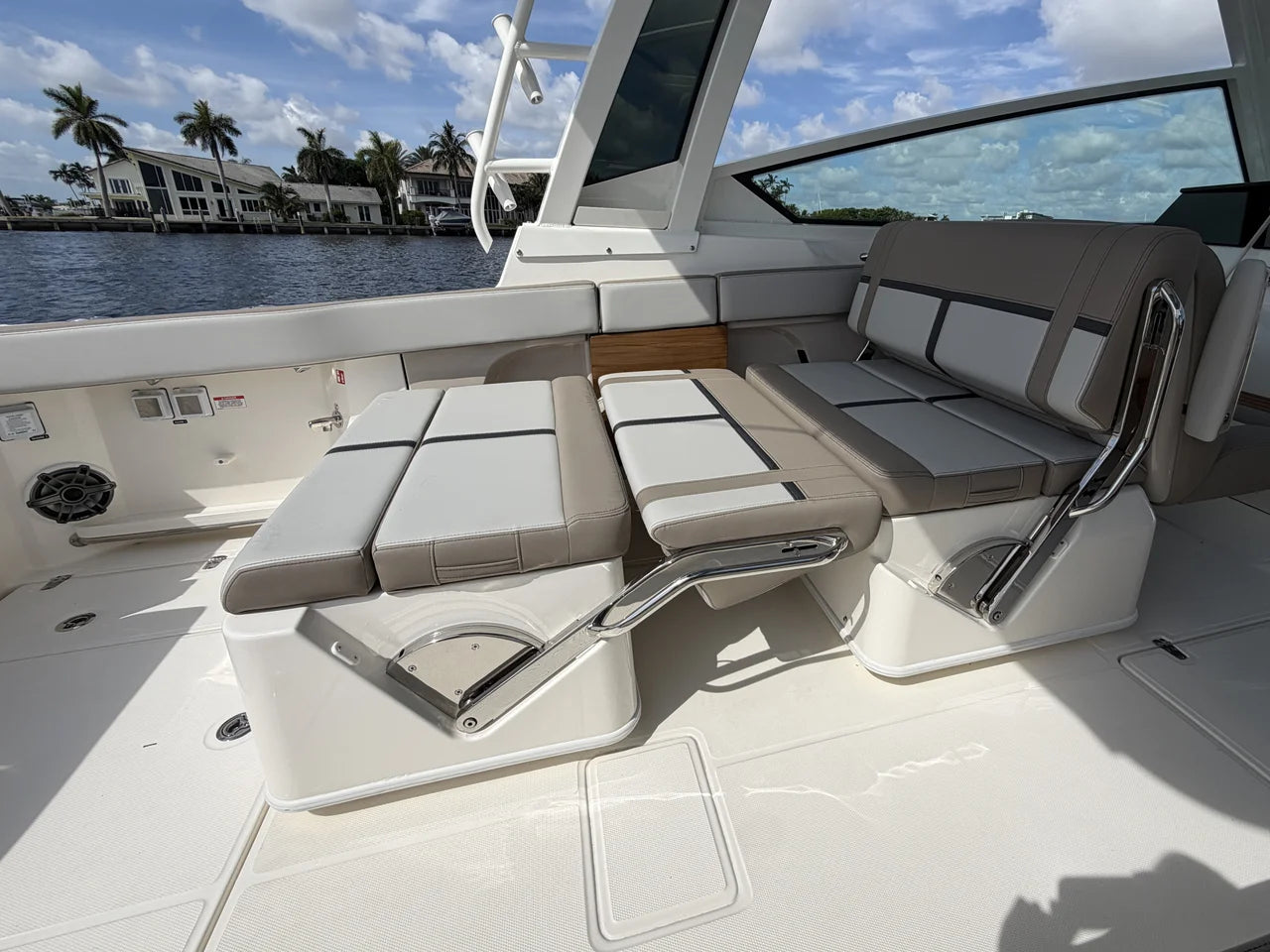 2027 Boston Whaler 330 Vantage 33.0 feet, Pompano Beach, Florida #38