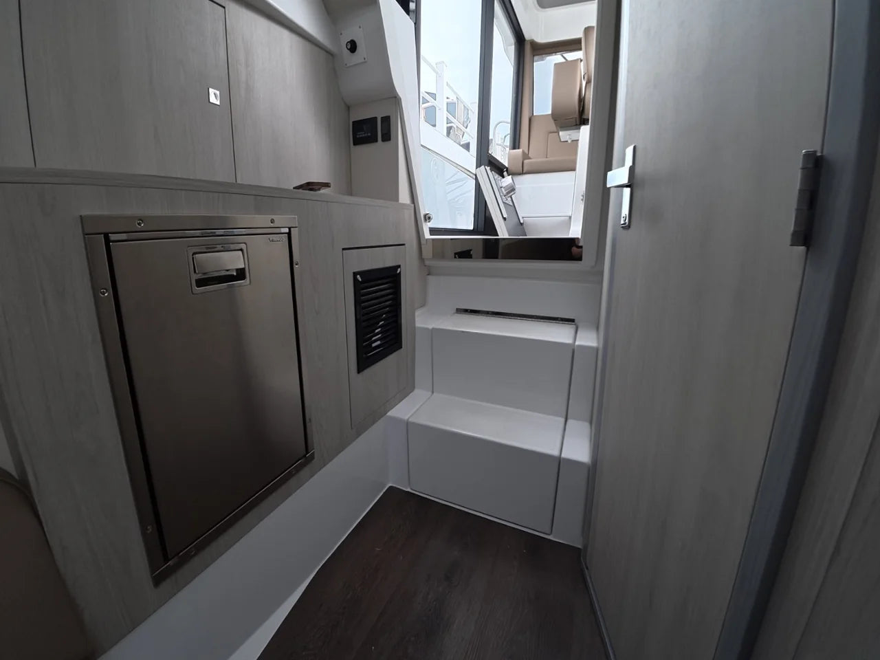 2026 Cruisers Yachts 38 VTR EC 38.0 feet, Somers Point, New Jersey #40