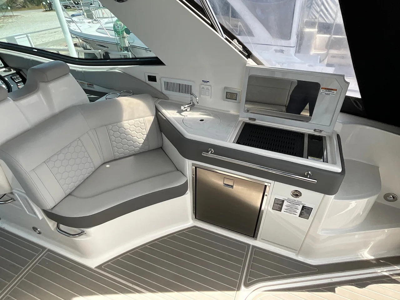 2024 Sea Ray 320 SUNDANCER OB 34.0 feet, Jacksonville Beach, Florida #10