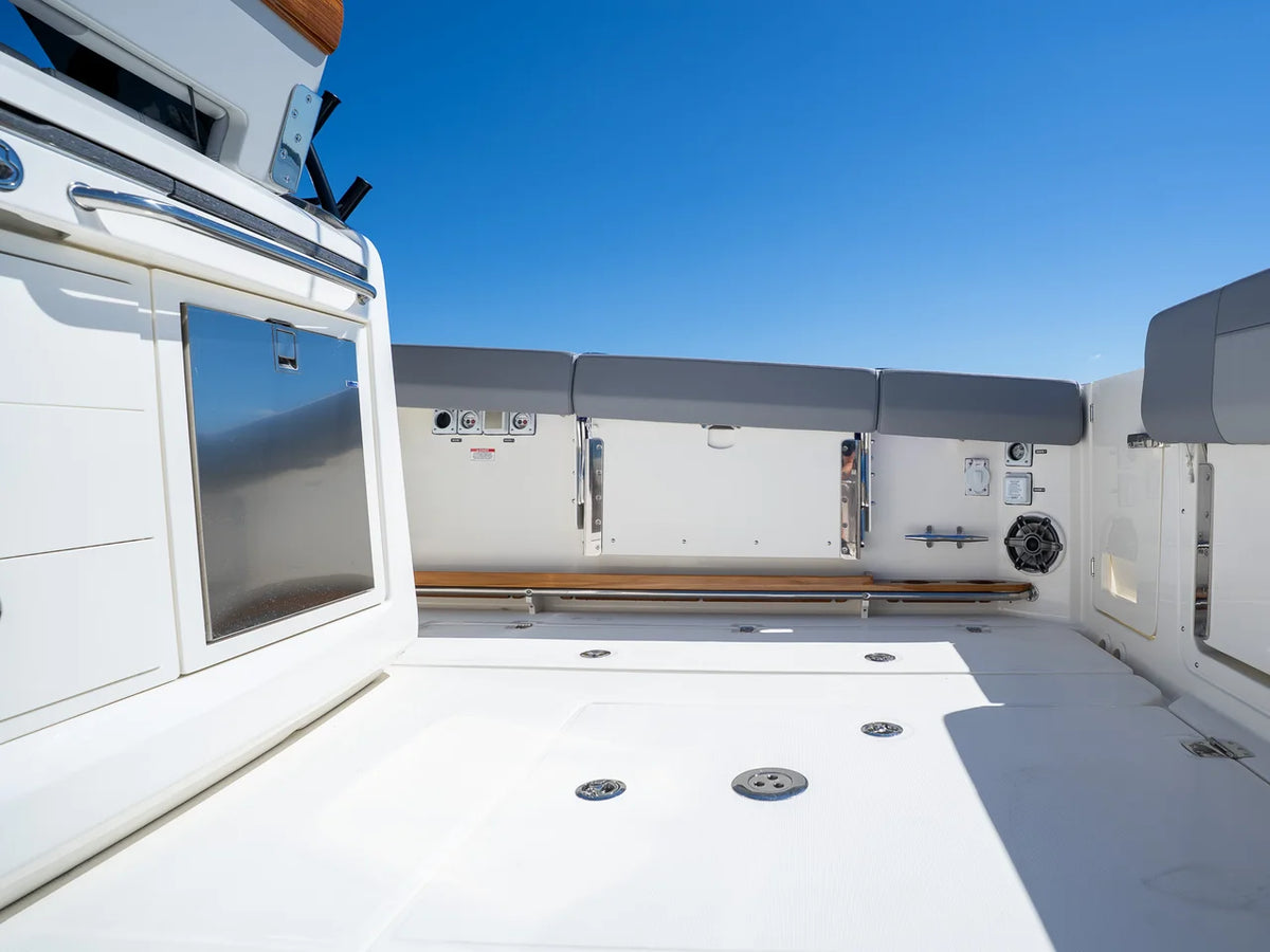 2027 Boston Whaler 420 Outrage 42.0 feet, Clearwater, Florida #17