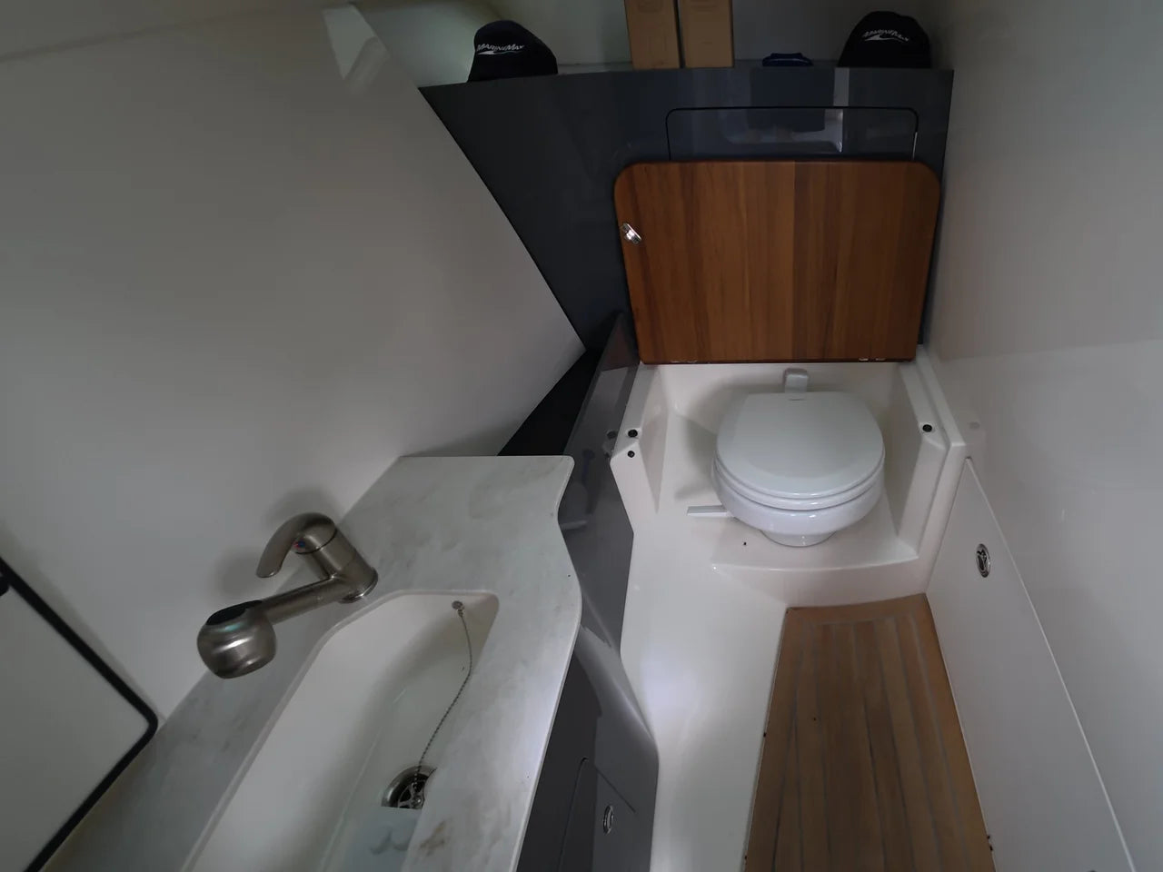 2025 Boston Whaler 330 Vantage 33.0 feet, Dennis, New Jersey #27