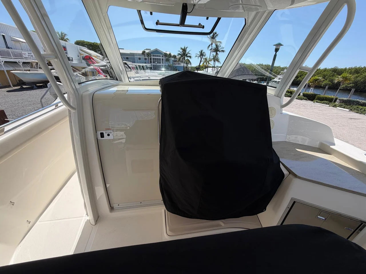 2022 Boston Whaler 350 REALM 35.0 feet, Key Largo, FL #26