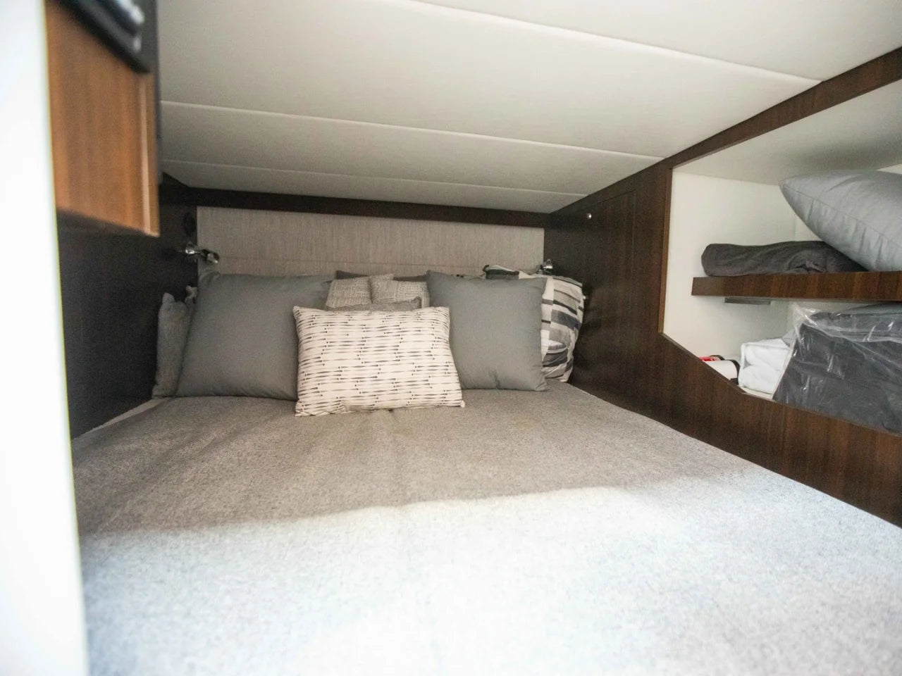 2024 Cruisers Yachts 38 GLS-OB SB 38.0 feet, Clearwater, Florida #59