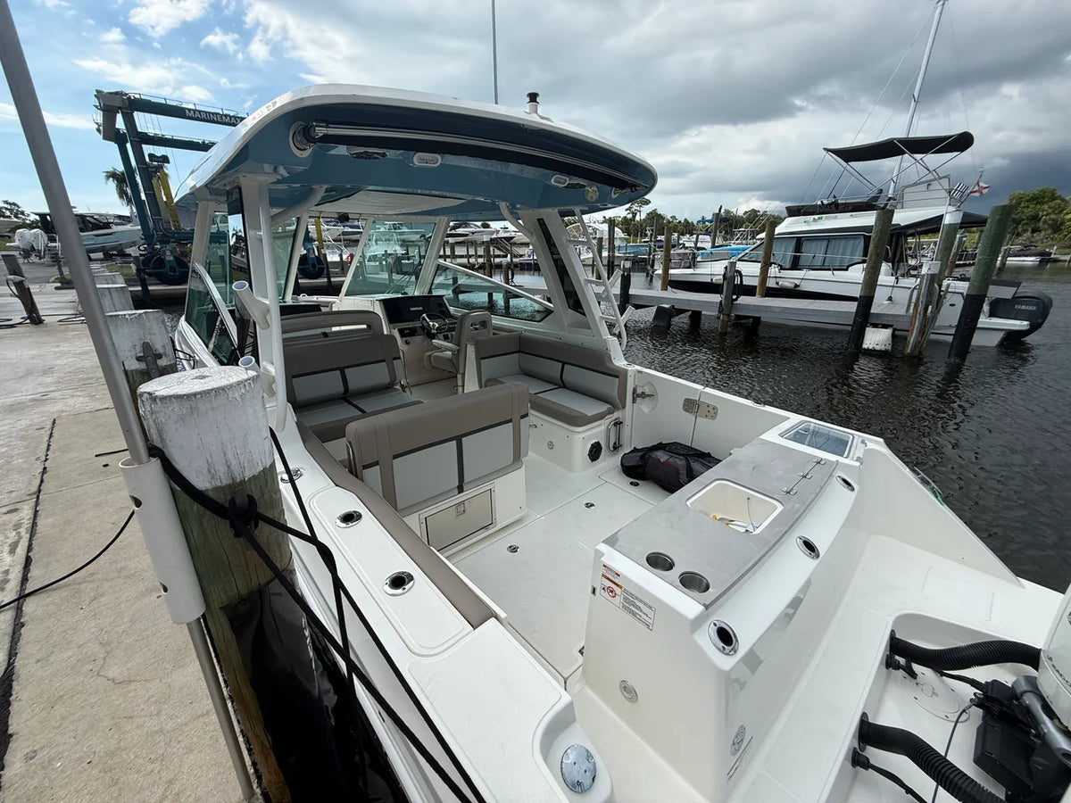 2027 Boston Whaler 330 Vantage 33.0 feet, Venice, Florida #3