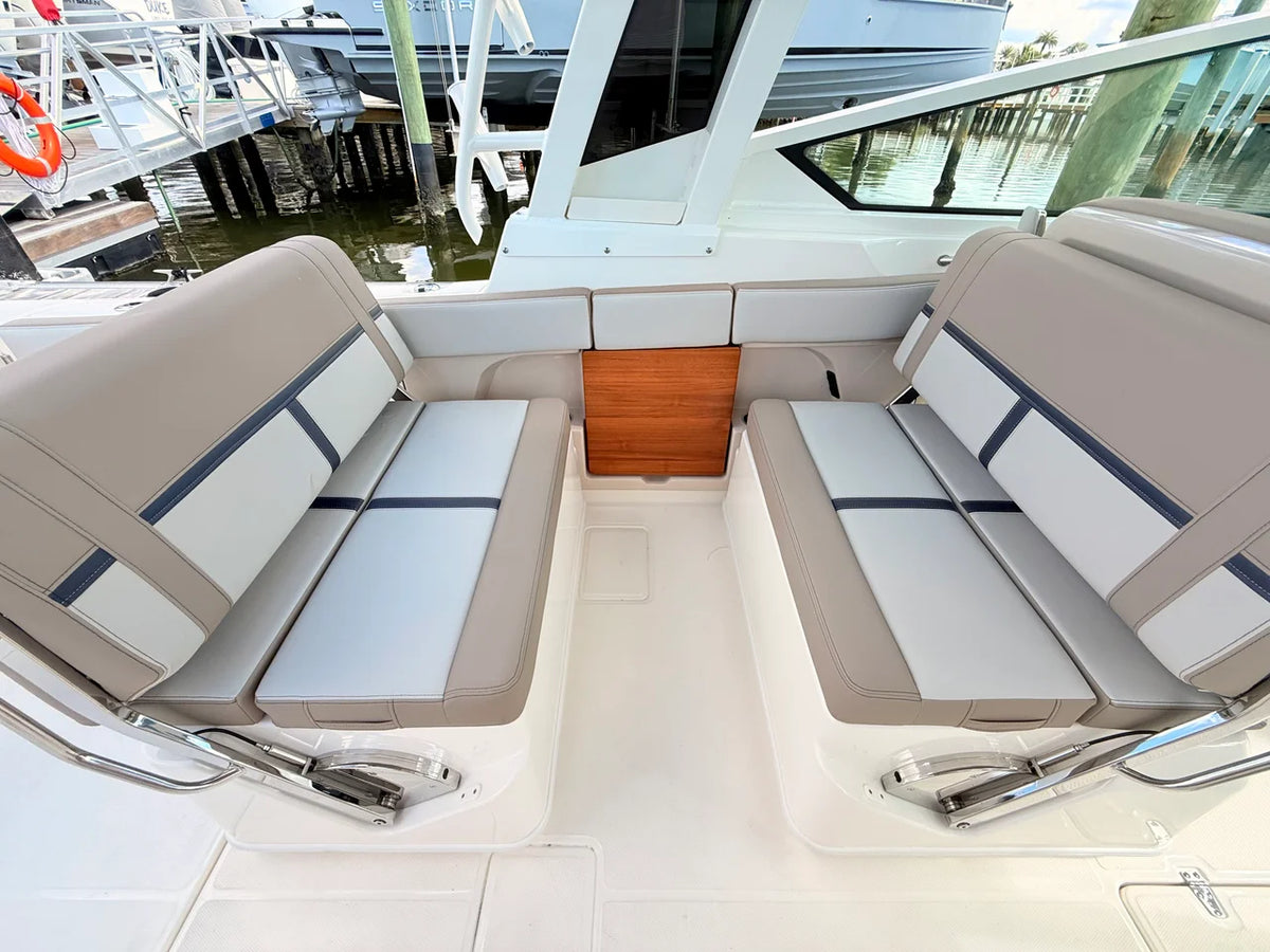 2027 Boston Whaler 330 Vantage 33.0 feet, St Petersburg, FL #44