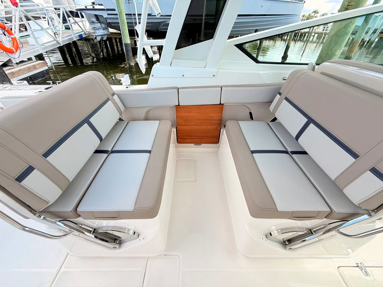 2027 Boston Whaler 330 Vantage 33.0 feet, St Petersburg, FL #44