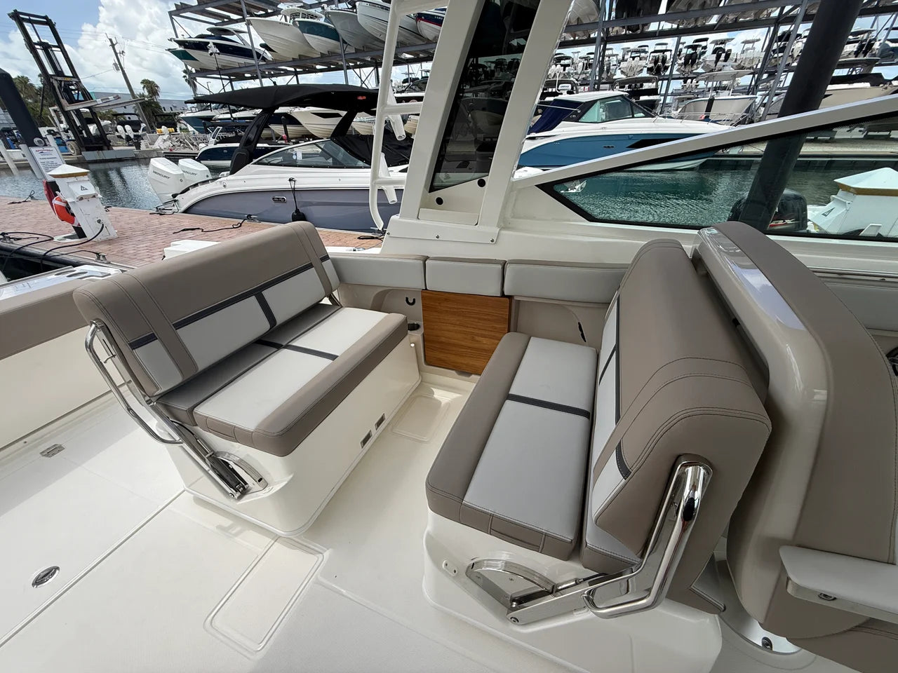2027 Boston Whaler 330 Vantage 33.0 feet, Sarasota, FL #25