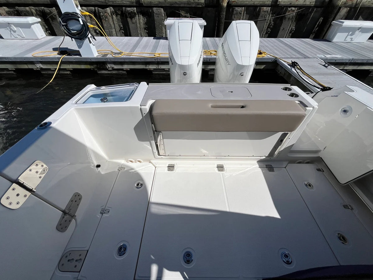 2025 Boston Whaler 330 Vantage 33.0 feet, Wakefield, RI #10