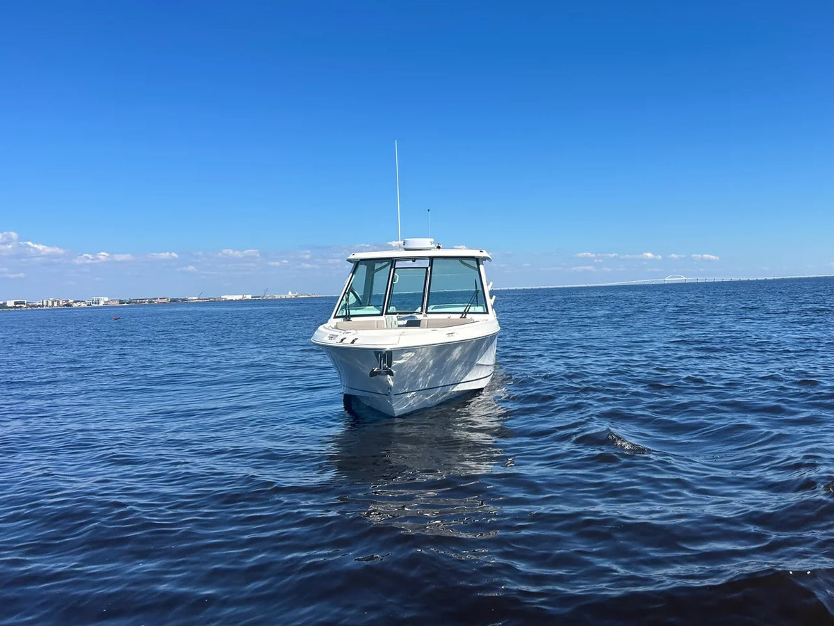 2027 Boston Whaler 330 Vantage 33.0 feet, Pensacola, Florida #3
