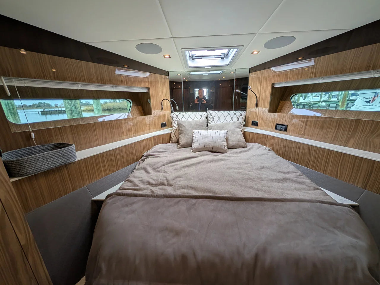 2022 Cruisers Yachts 54 Cantius 54.0 feet, Grasonville, MD #53