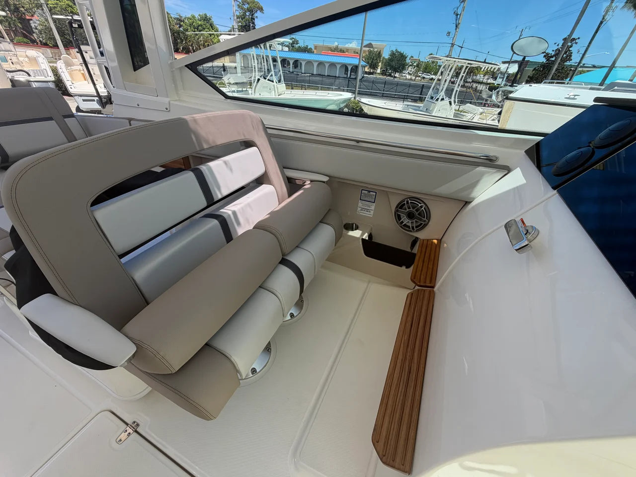 2027 Boston Whaler 330 Vantage 33.0 feet, Stuart, Florida #26