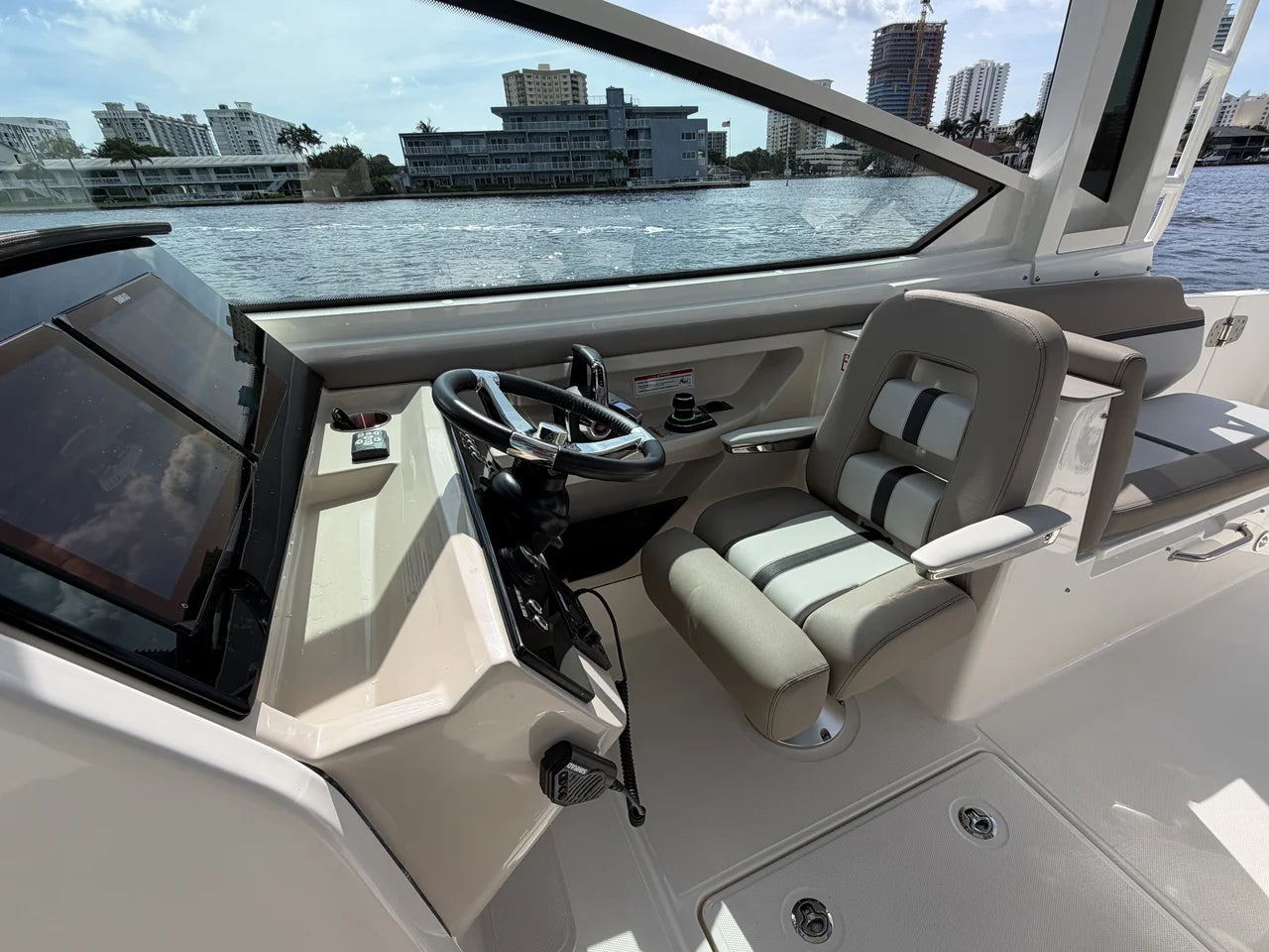 2027 Boston Whaler 330 Vantage 33.0 feet, Pompano Beach, Florida #41