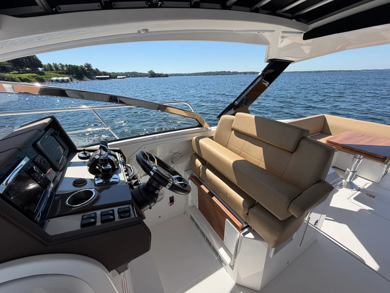 2015 Cruisers Yachts 390 EXPRESS COUPE 39.0 feet, Excelsior, Minnesota #36