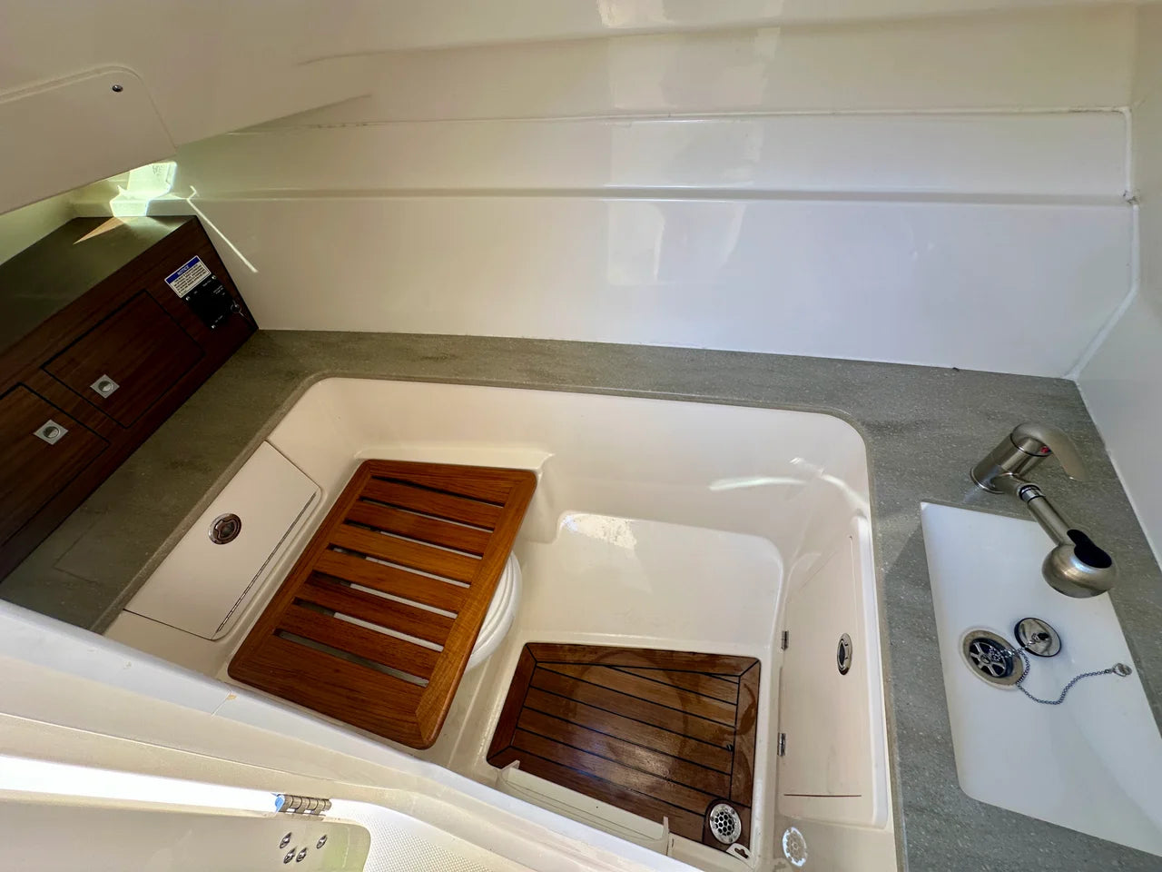2024 Boston Whaler 320 VANTAGE 32.0 feet, Jupiter, Florida #29