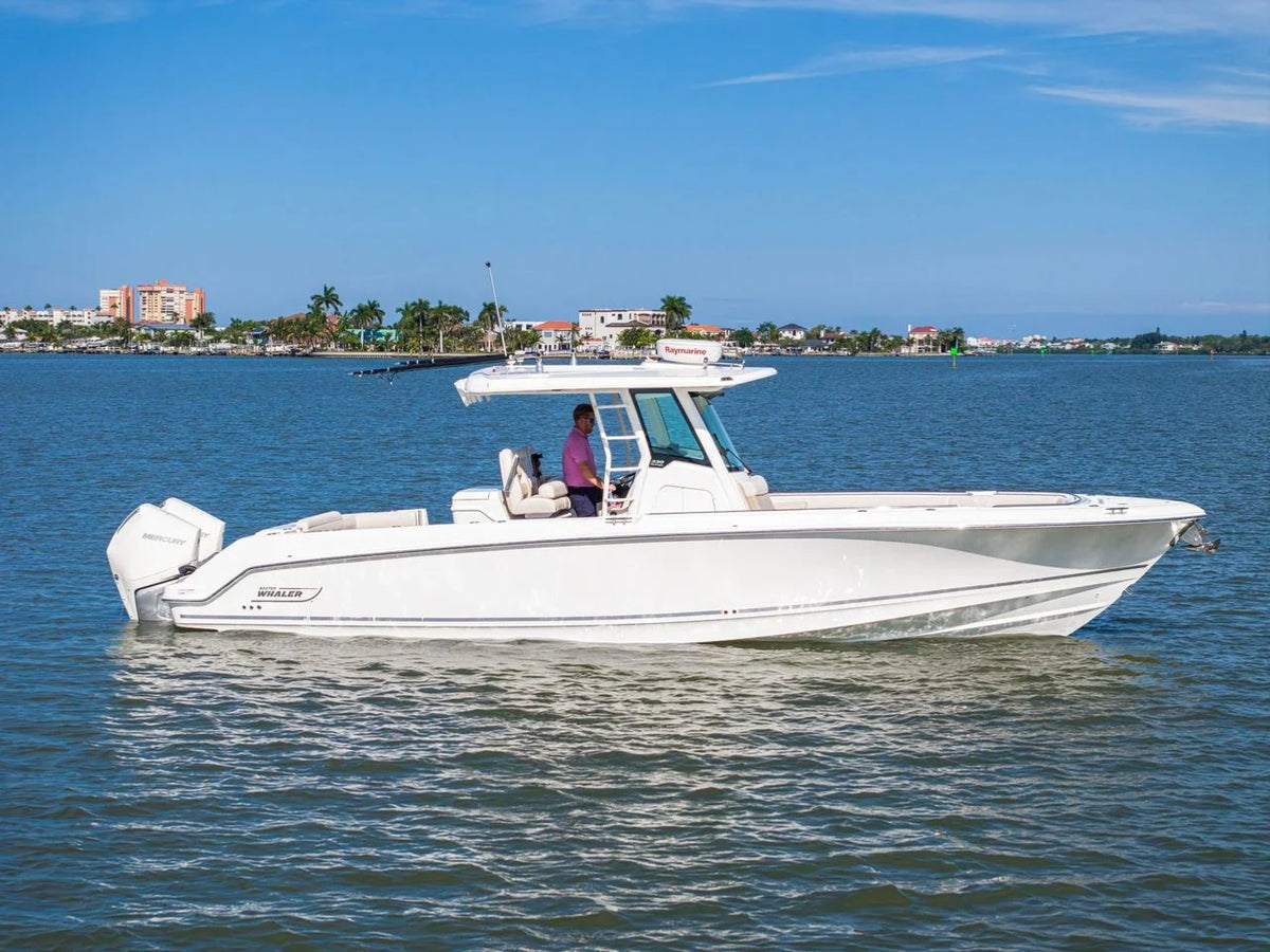 2022 Boston Whaler 330 OUTRAGE 33.0 feet, St Petersburg, FL #1