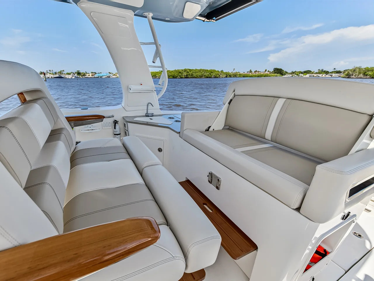 2025 Boston Whaler 350 REALM 35.0 feet, Stuart, Florida #86