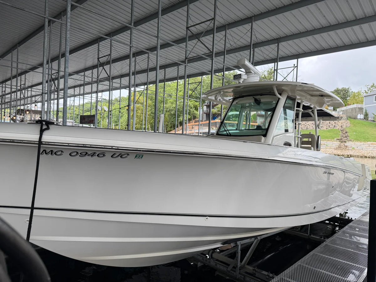 2017 Boston Whaler 350 OUTRAGE 35.0 feet, Lake Ozark, MO #1