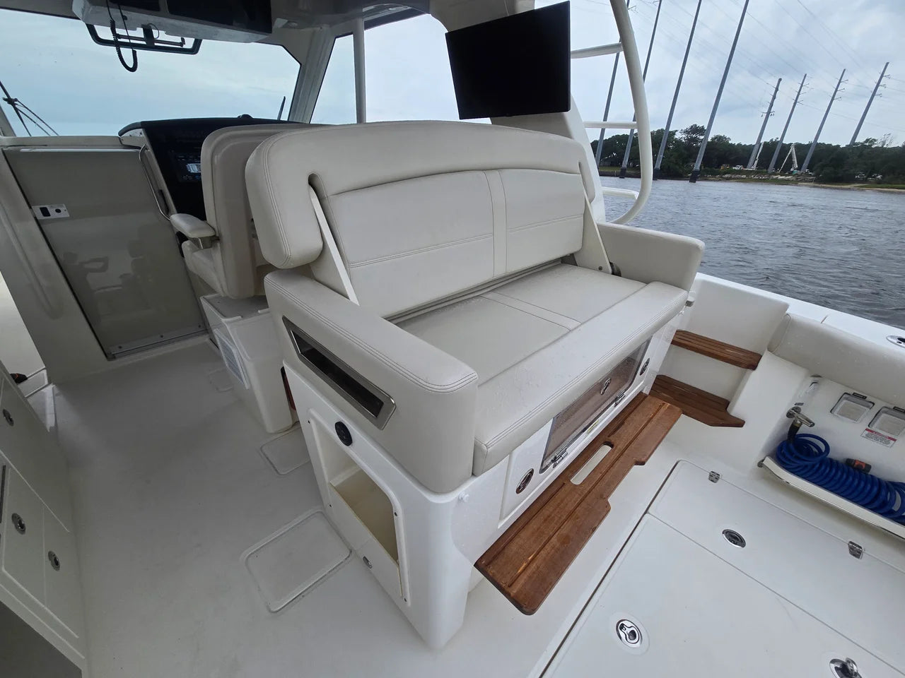 2022 Boston Whaler 380 Realm 38.0 feet, Charleston, South Carolina #19