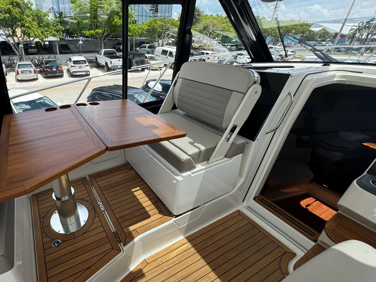 2025 Boston Whaler 365 Conquest 36.0 feet, Naples, Florida #30