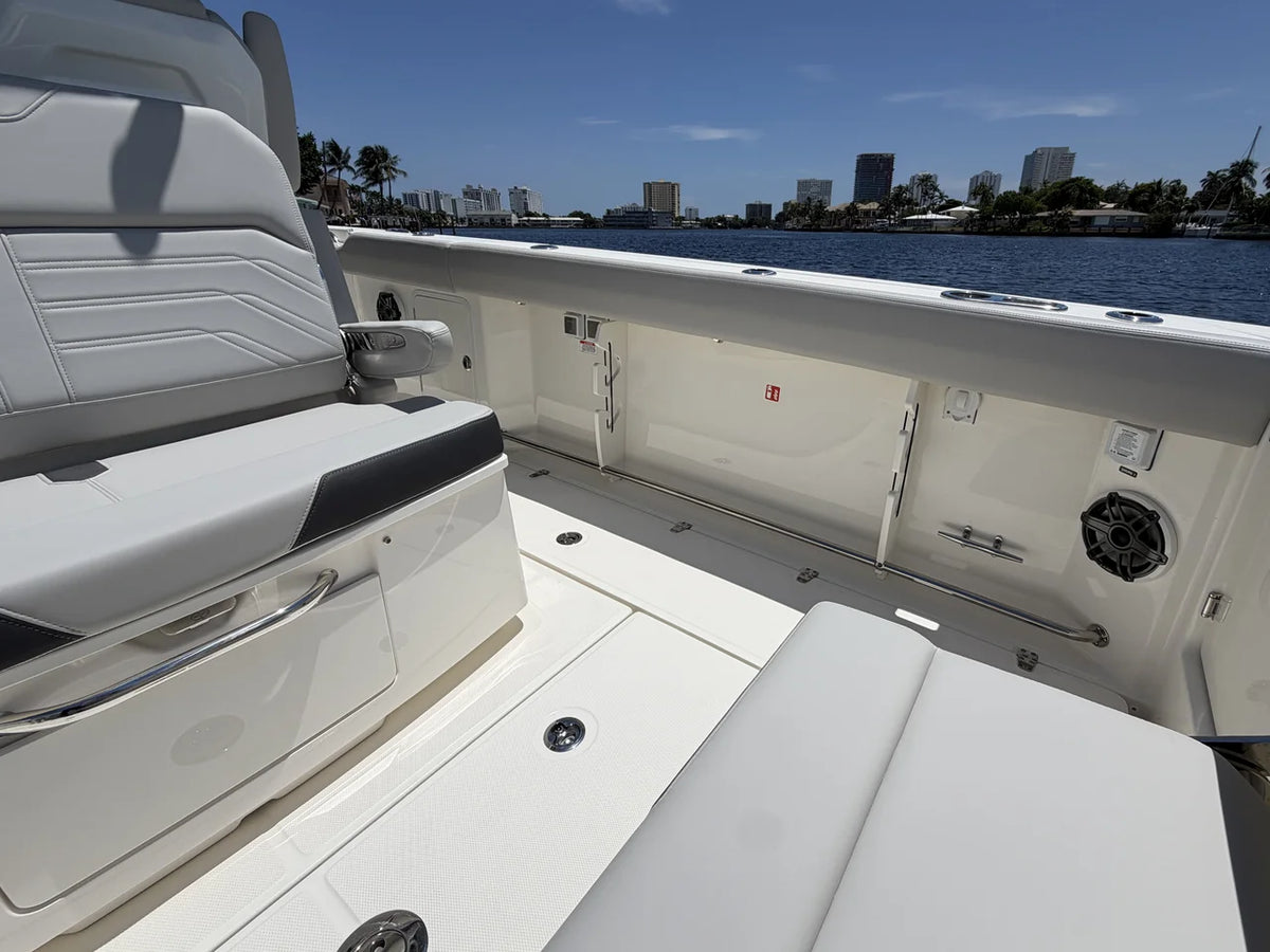2026 Boston Whaler 330 Outrage 33.0 feet, Pompano Beach, Florida #33