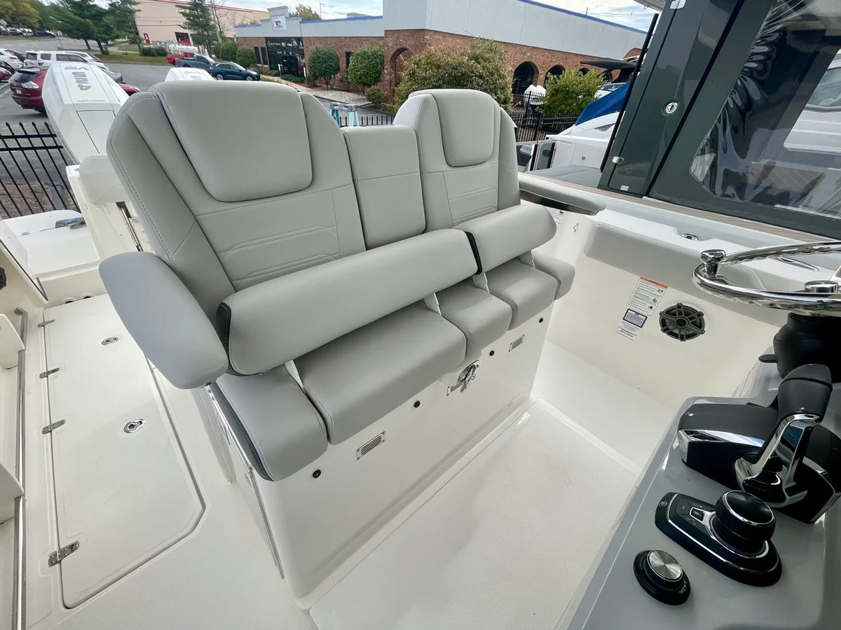 2027 Boston Whaler 330 Outrage 33.0 feet, Danvers, Massachusetts #12