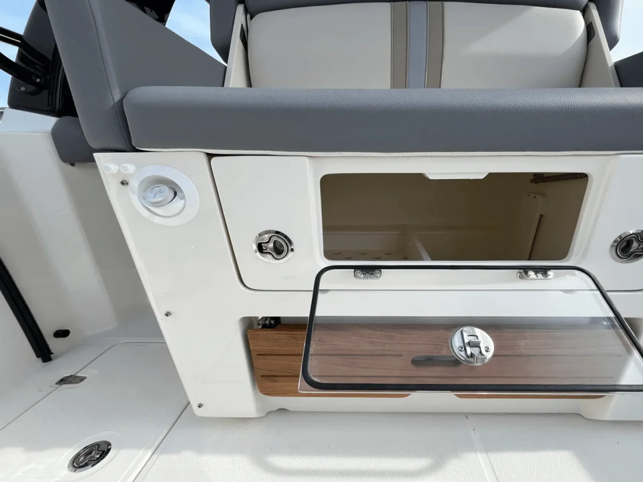 2025 Boston Whaler 350 REALM 35.0 feet, Quincy, MA #16