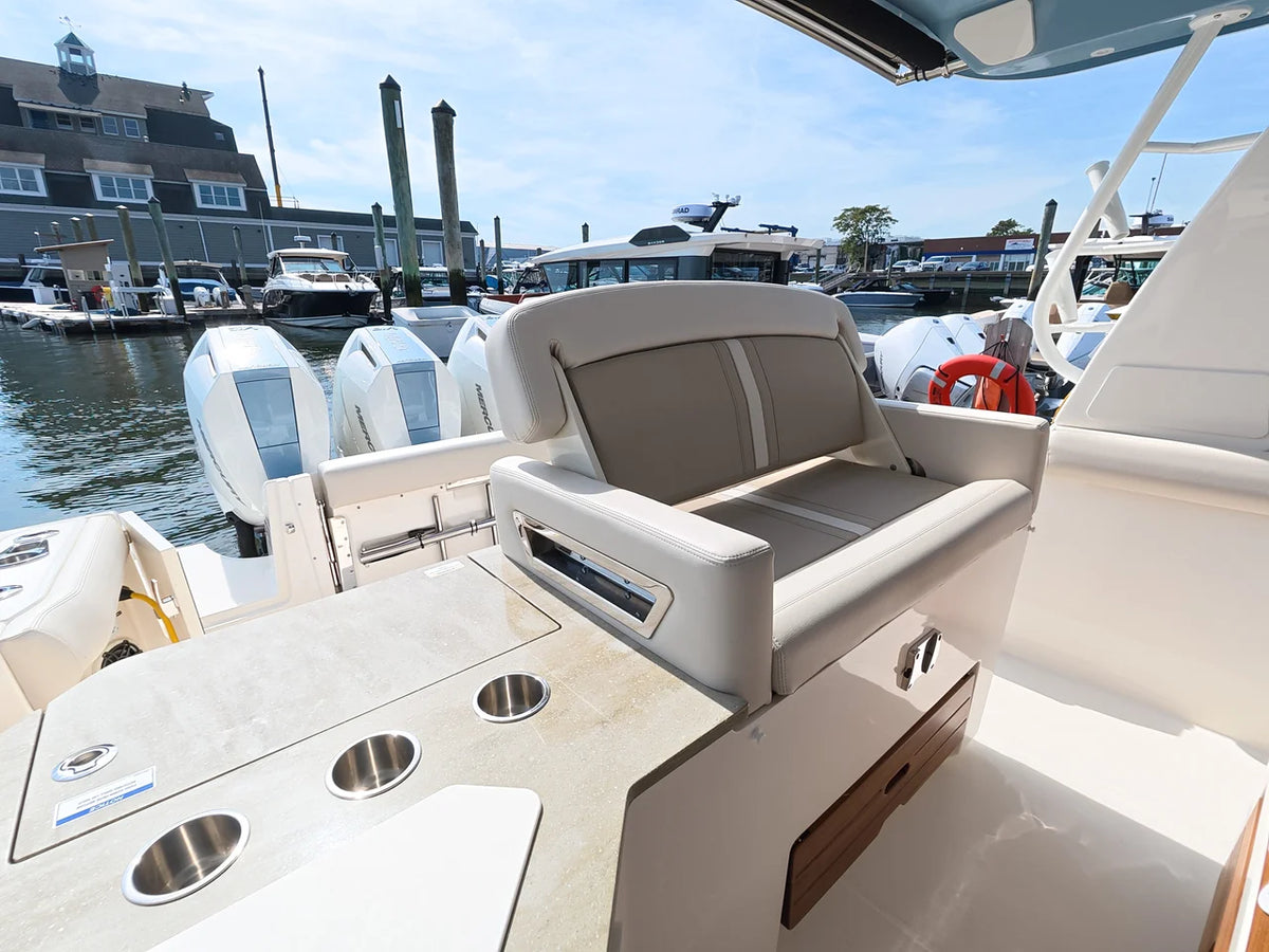 2027 Boston Whaler 350 Realm 35.0 feet, Norwalk, Connecticut #18