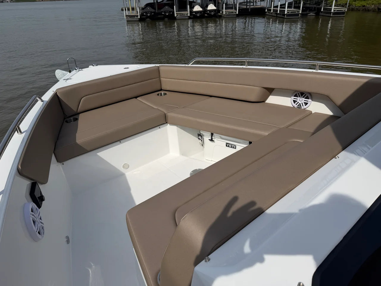 2026 Cruisers Yachts 38 VTR 38.0 feet, Lake Ozark, Missouri #19