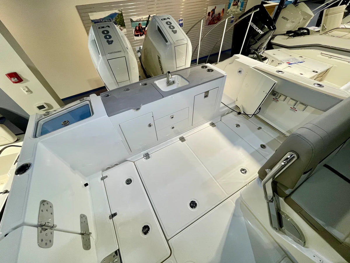 2026 Boston Whaler 330 Vantage 33.0 feet, Danvers, Massachusetts #2