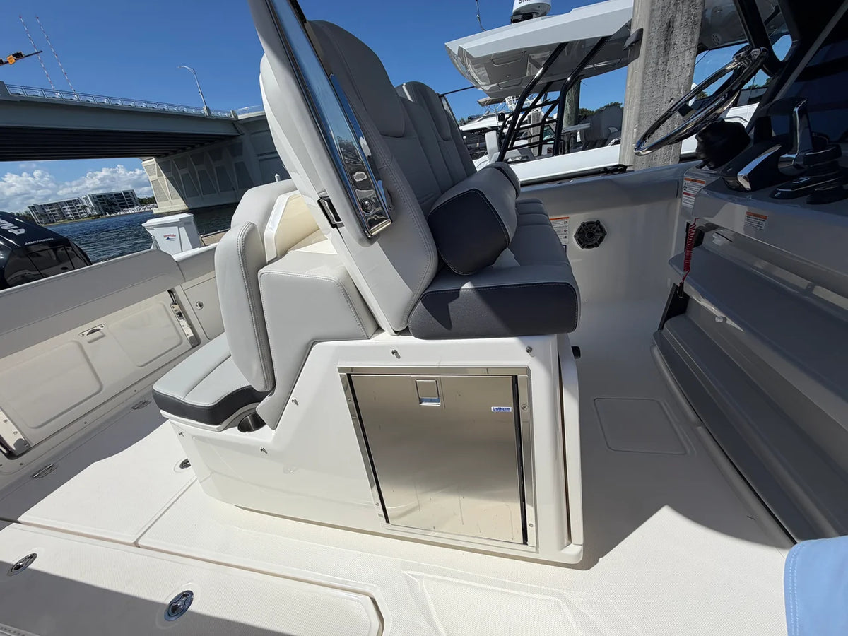 2026 Boston Whaler 330 Outrage 33.0 feet, Jupiter, Florida #29