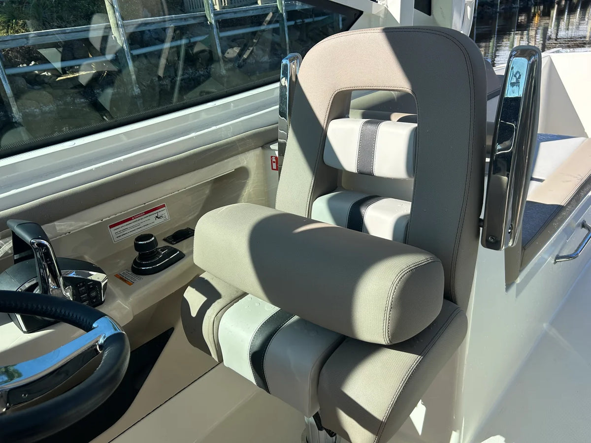 2027 Boston Whaler 330 Vantage 33.0 feet, Pensacola, Florida #22