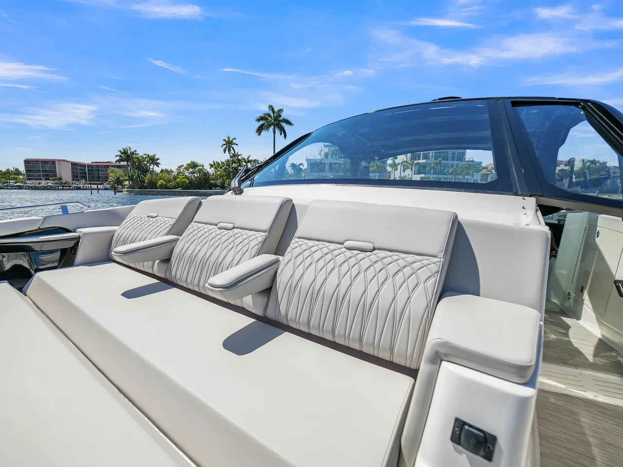 2026 Sea Ray Sundancer 370 Outboard 37.0 feet, Pompano Beach, Florida #42
