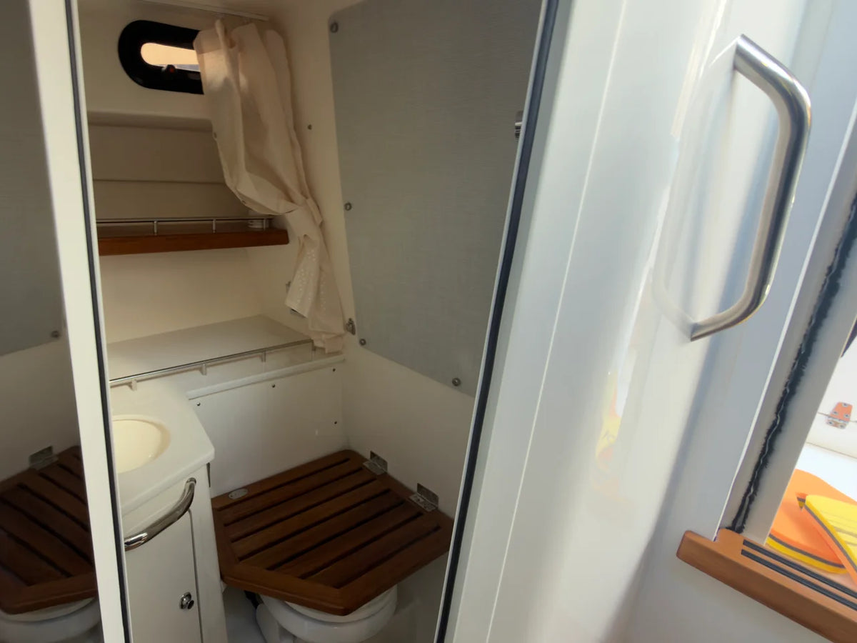 2025 Boston Whaler 350 REALM 35.0 feet, Greenwich, CT #50
