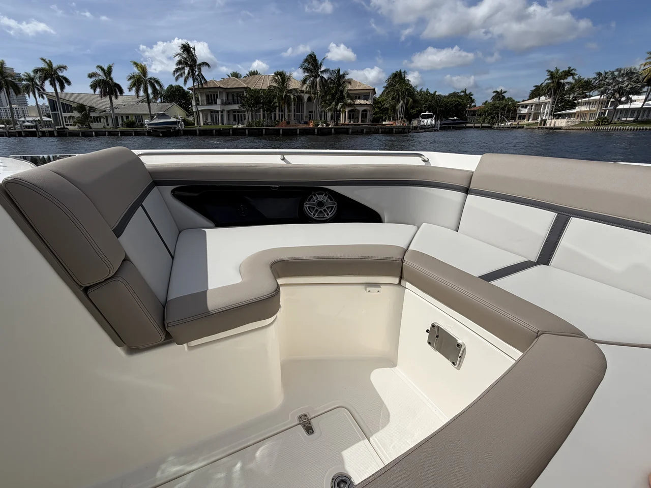 2027 Boston Whaler 330 Vantage 33.0 feet, Pompano Beach, Florida #59