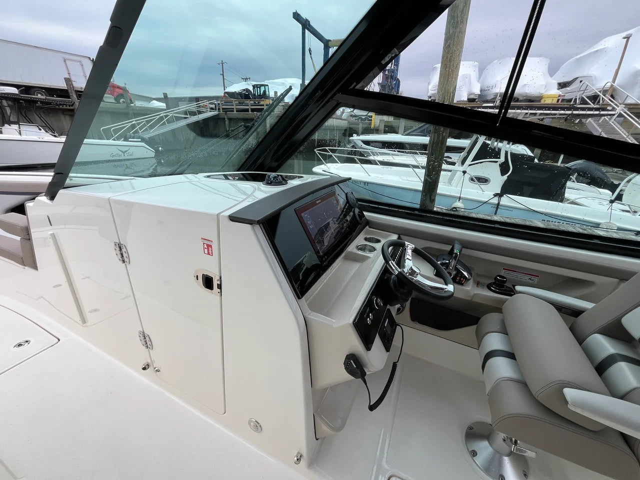 2026 Boston Whaler 330 Vantage 33.0 feet, Norwalk, Connecticut #32