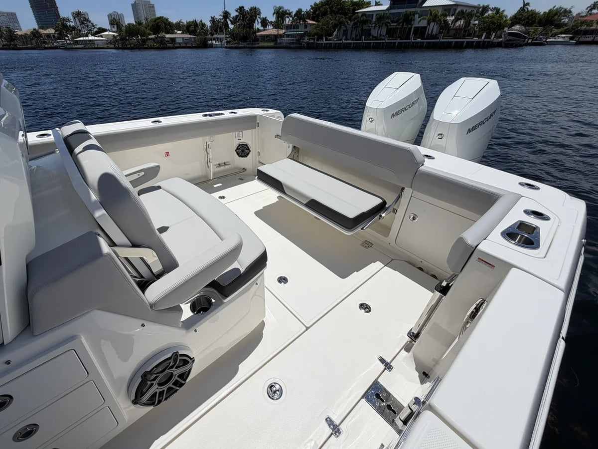 2026 Boston Whaler 330 Outrage 33.0 feet, Pompano Beach, Florida #28