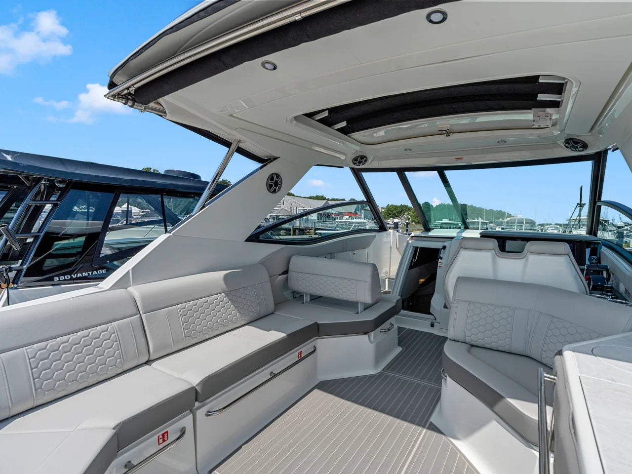 2027 Sea Ray Sundancer 320 Outboard 32.0 feet, Quincy, MA #9