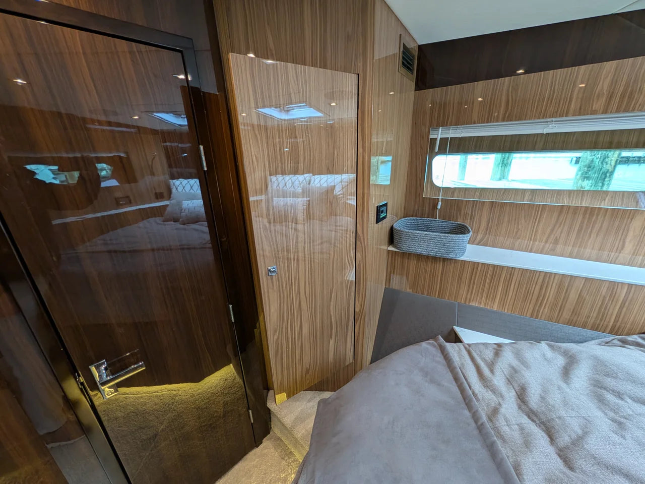 2022 Cruisers Yachts 54 Cantius 54.0 feet, Grasonville, MD #52