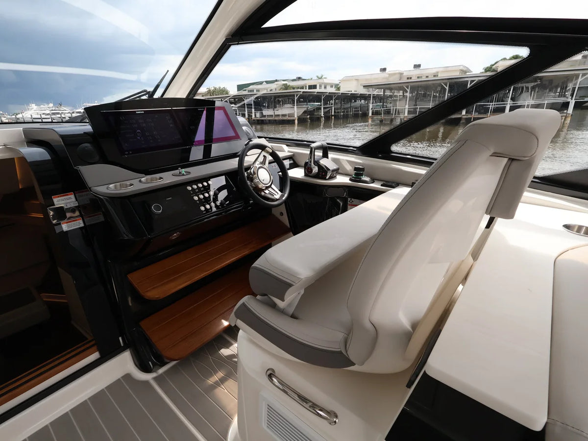 2026 Sea Ray Sundancer 370 Outboard 37.0 feet, Naples, Florida #41