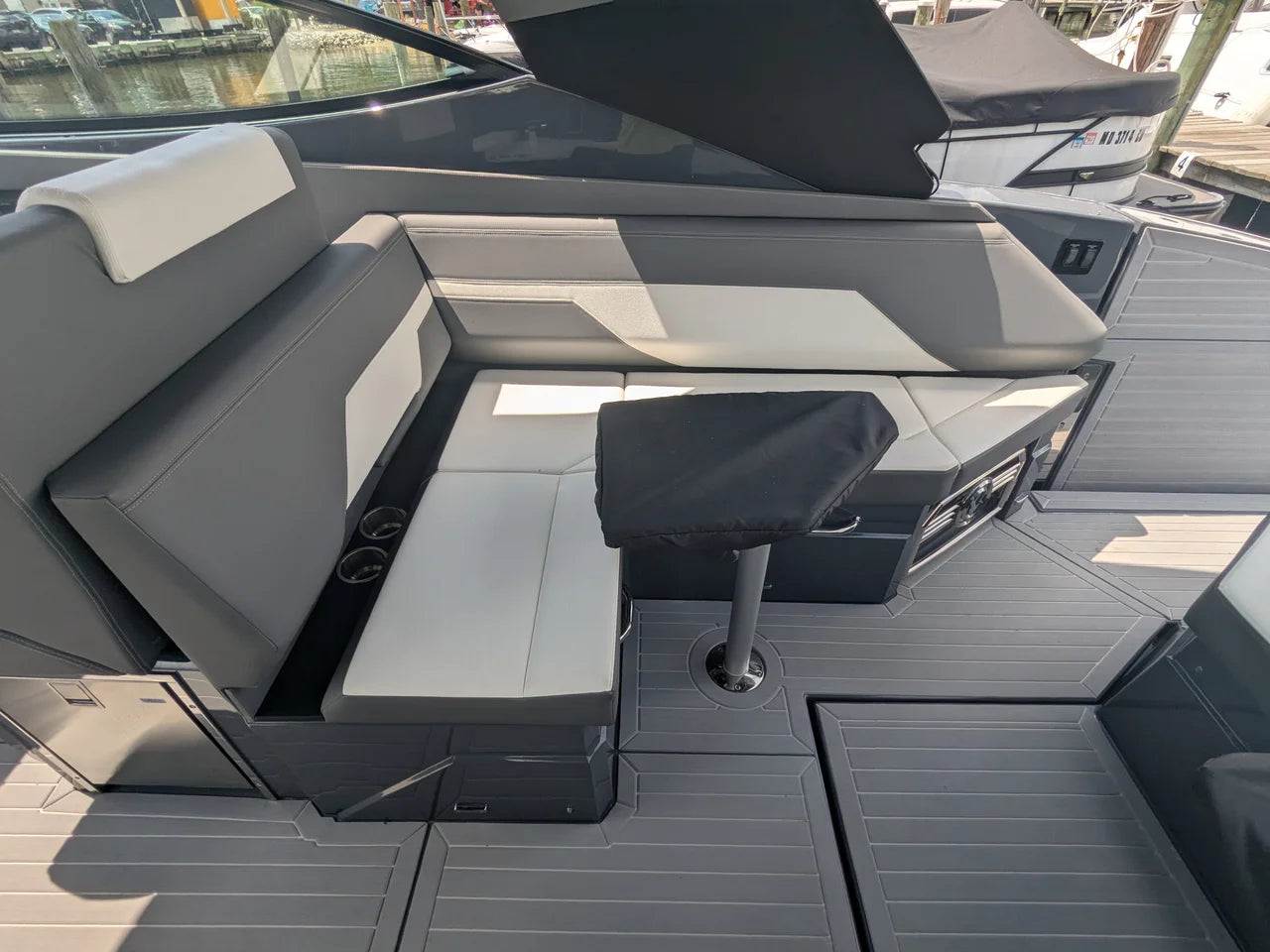 2024 Cruisers Yachts 38 GLS-OB 38.0 feet, Grasonville, MD #20