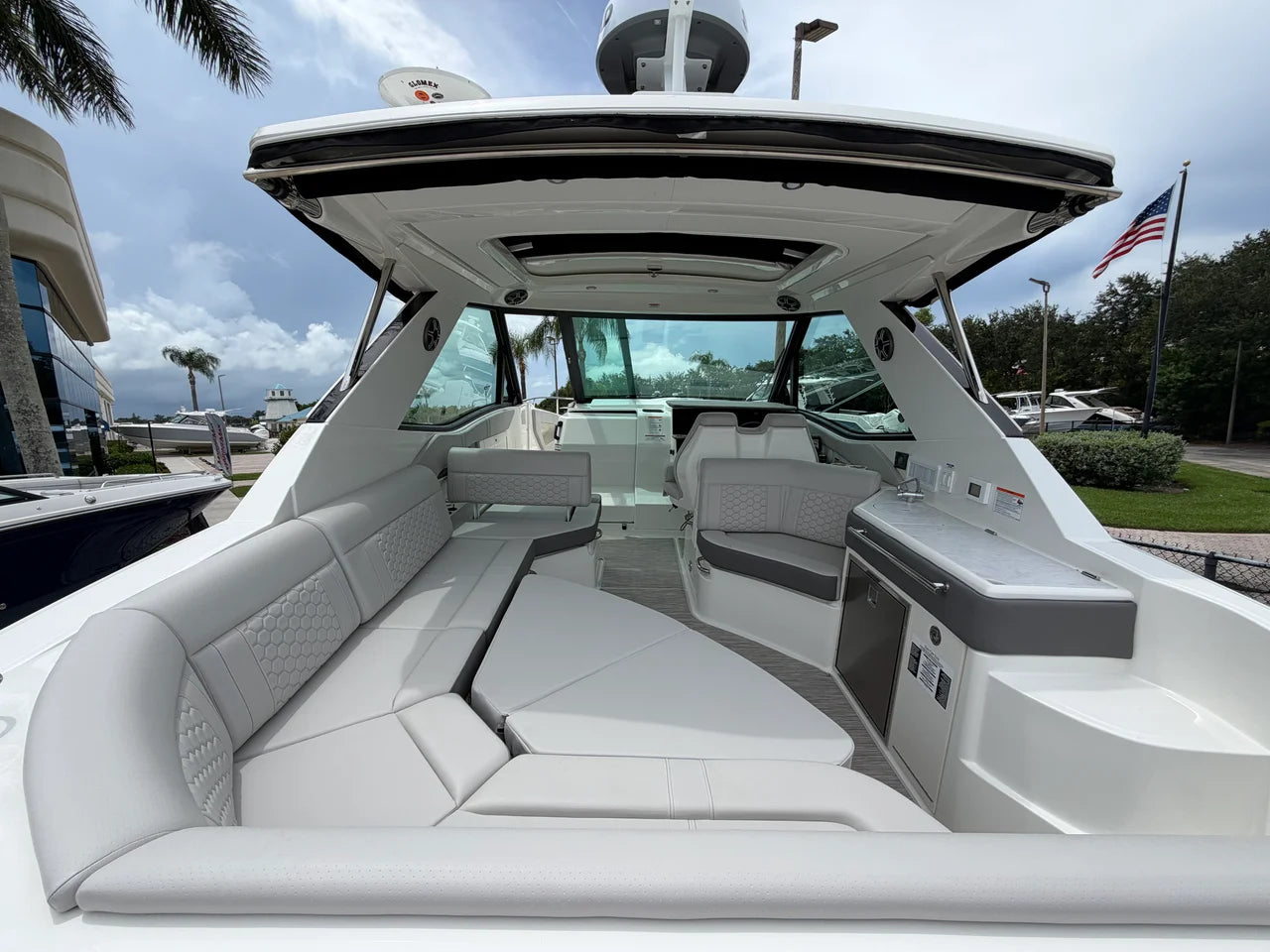 2027 Sea Ray Sundancer 320 Outboard 32.0 feet, Stuart, Florida #9