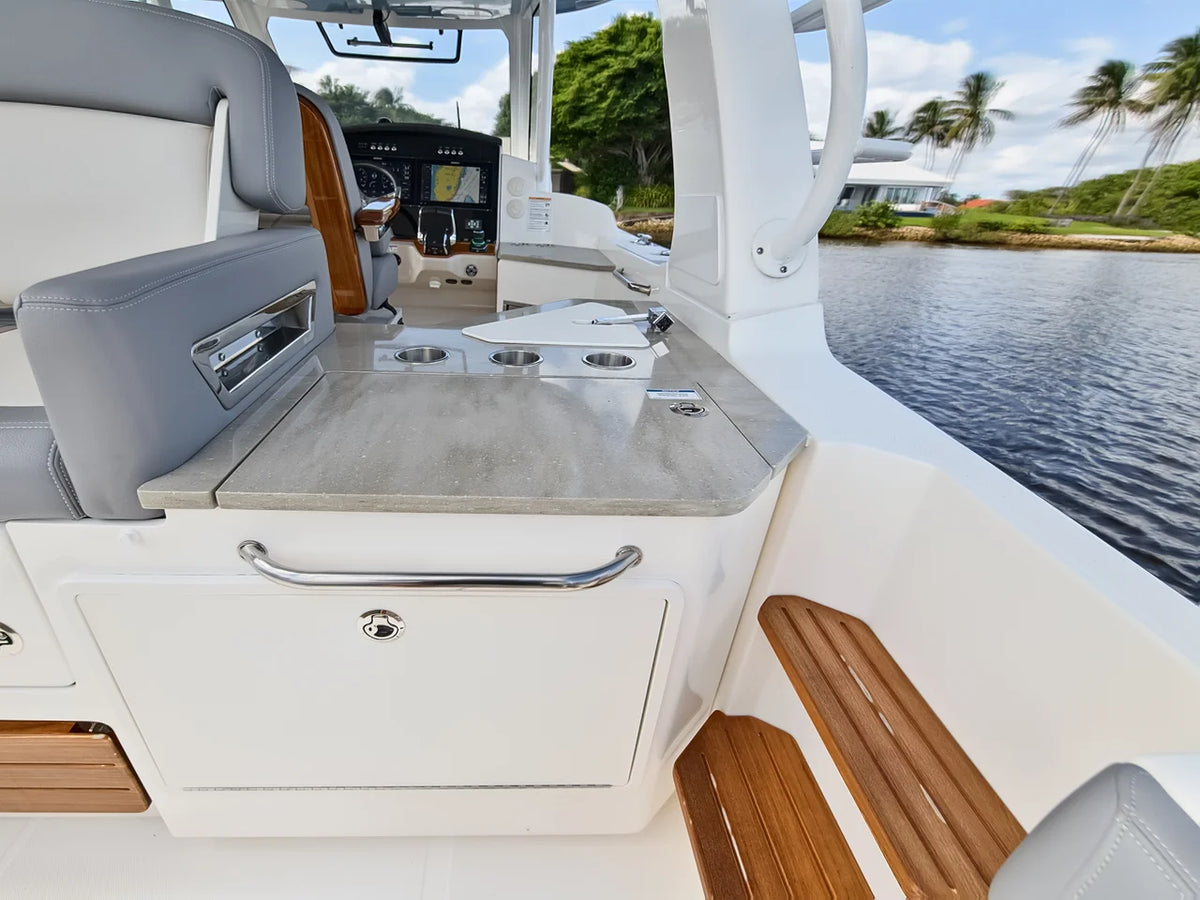2025 Boston Whaler 350 REALM 35.0 feet, Stuart, Florida #41