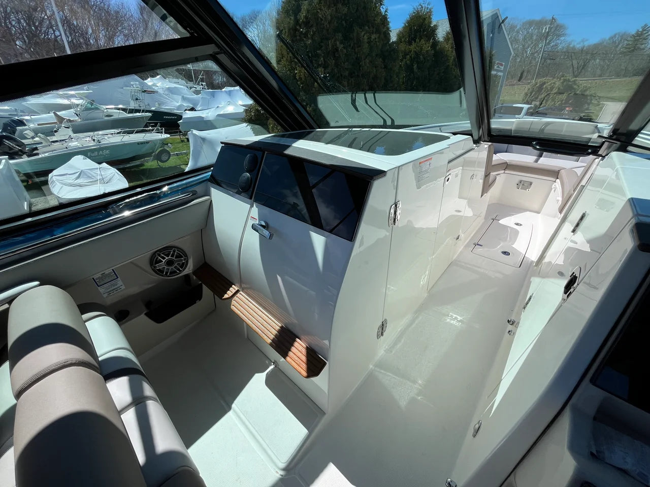 2026 Boston Whaler 330 Vantage 33.0 feet, Wakefield, RI #17