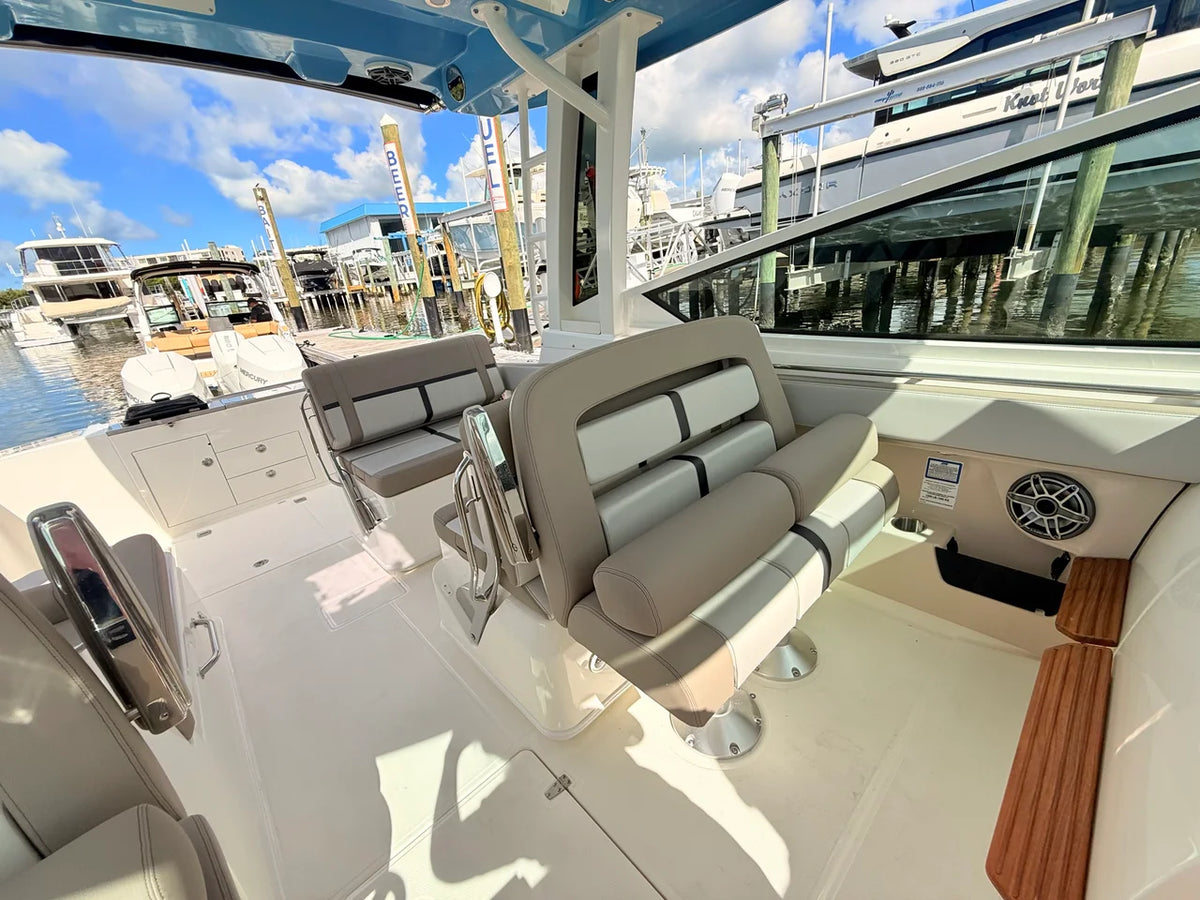 2027 Boston Whaler 330 Vantage 33.0 feet, St Petersburg, FL #74