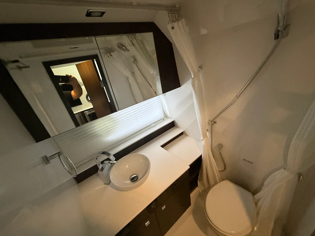 2027 Cruisers Yachts 42 GLS Outboard 42.0 feet, Lake Ozark, Missouri #25