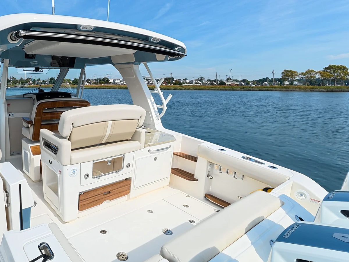 2027 Boston Whaler 350 Realm 35.0 feet, Norwalk, Connecticut #9