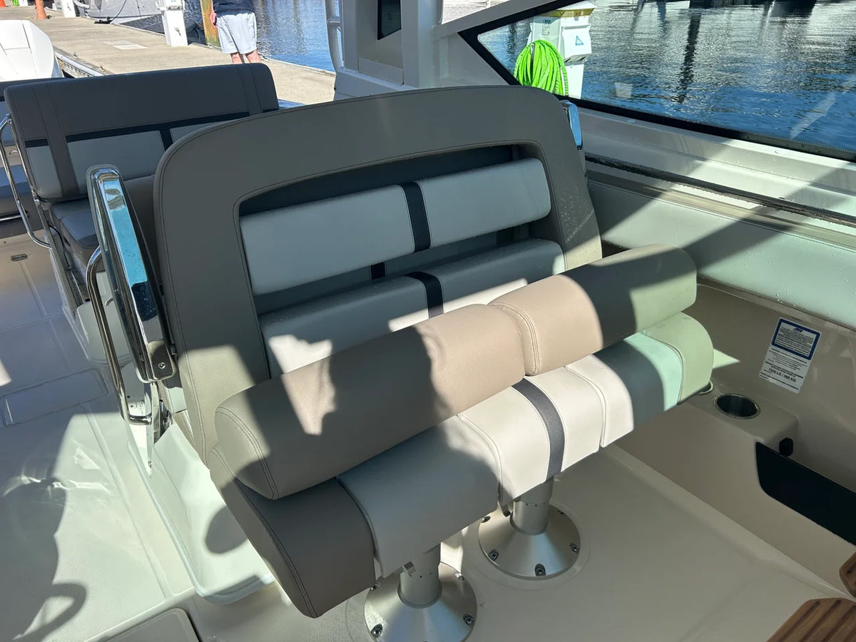2027 Boston Whaler 330 Vantage 33.0 feet, Pensacola, Florida #26
