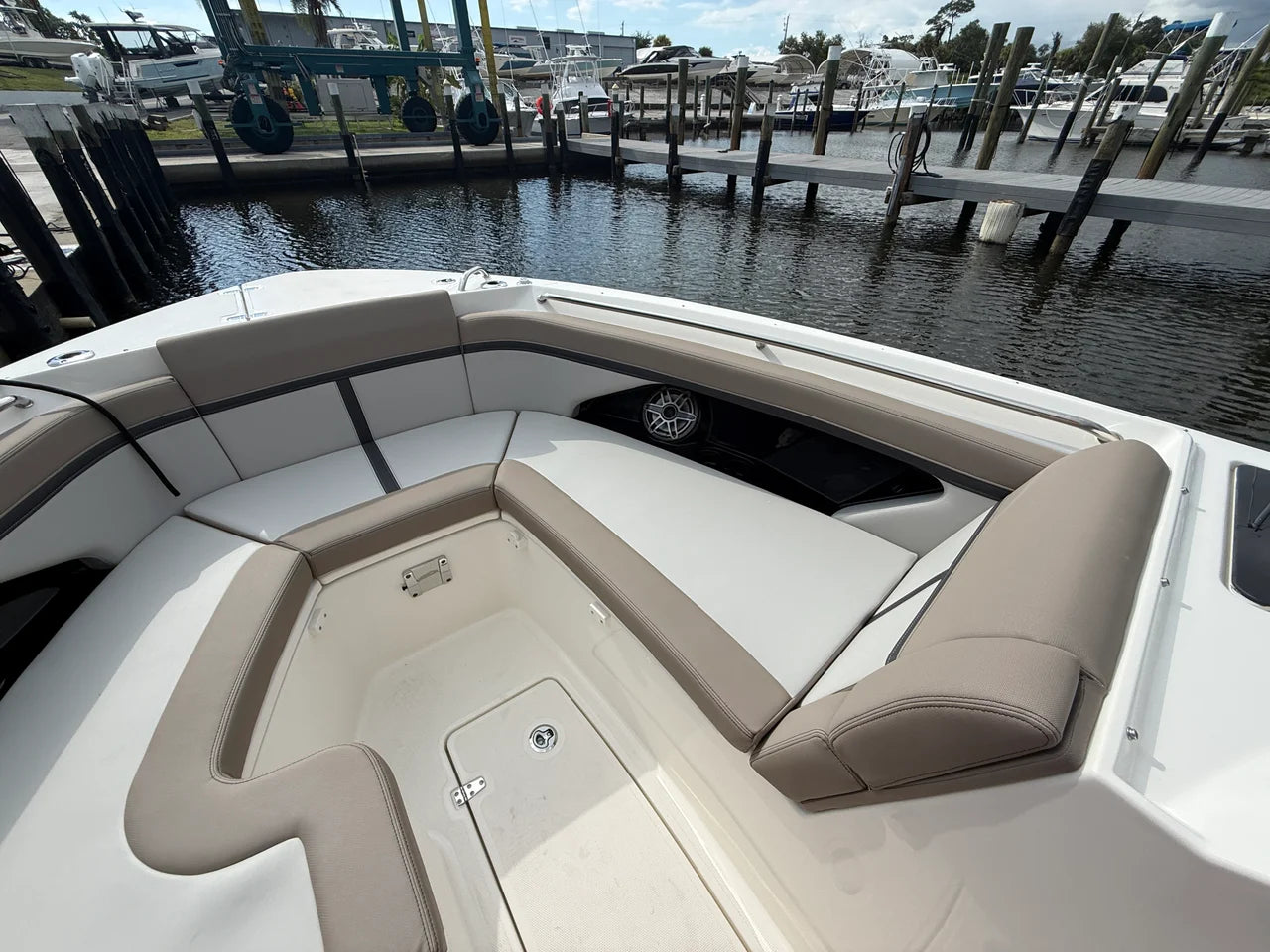 2027 Boston Whaler 330 Vantage 33.0 feet, Venice, Florida #7