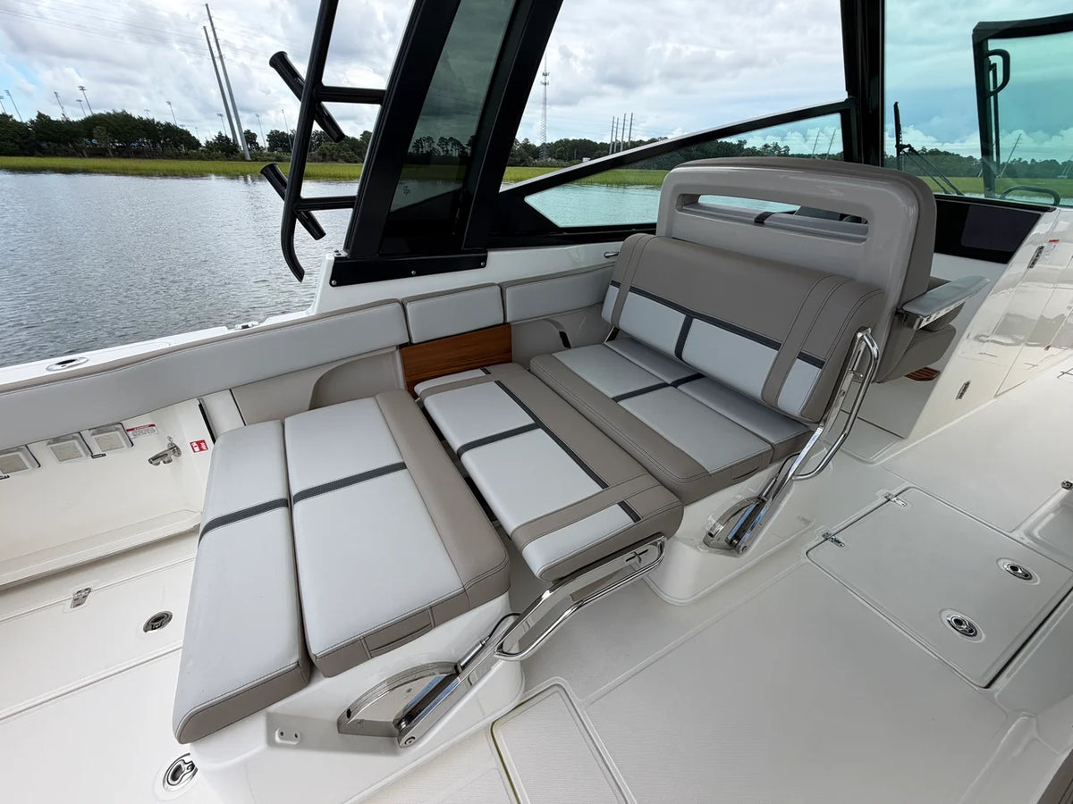 2026 Boston Whaler 330 Vantage 33.0 feet, Charleston, SC #26