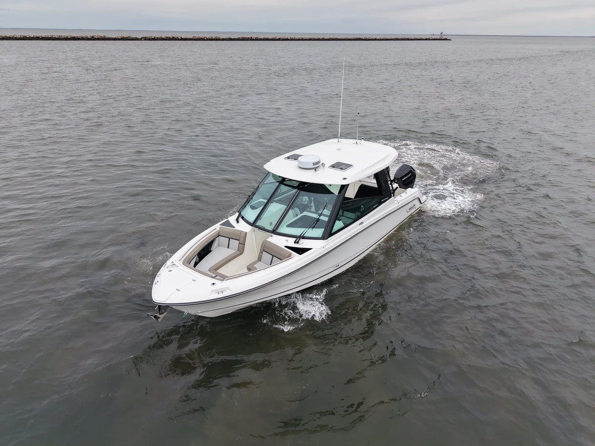 2026 Boston Whaler 330 Vantage 33.0 feet, Westbrook, Connecticut #3